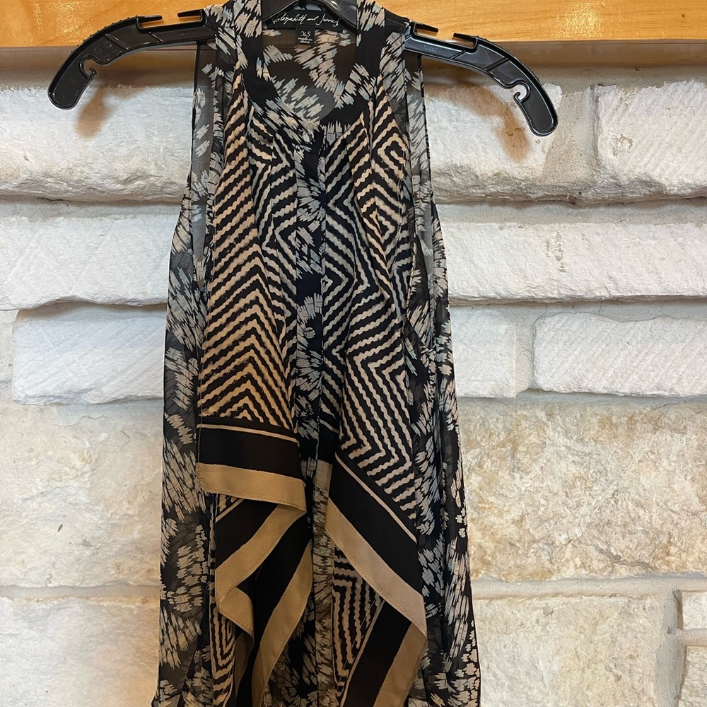 Elizabeth and James Black and Tan Patterned Sleeveless Top
